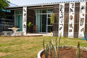 Thai Neighbourhood Duplex Stay: 3 Bedroom Home